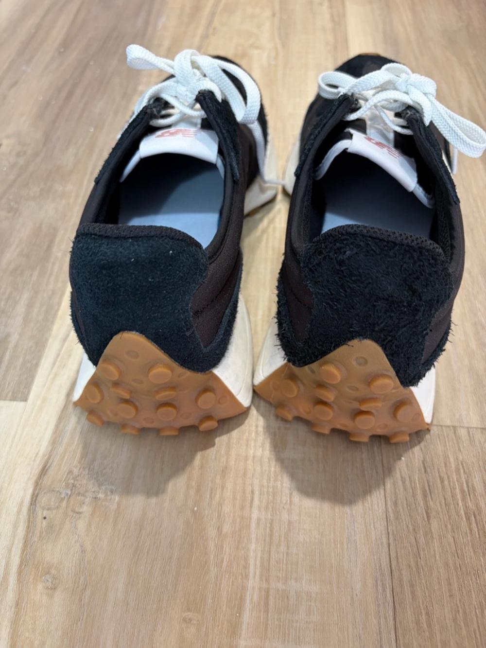 New Balance Black White Gum Women’s Sneakers - Picture 3 of 4